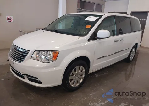 2015 Chrysler Town & Country Touring z USA, uszkodzony, nr VIN 2C4RC1BG6FR753710